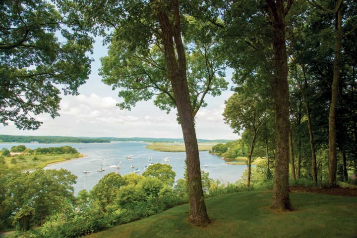 Willard Leroy Metcalf (1858–1925), born in Lowell, Mass., was renowned for his landscapes. At the confluence of two rivers, Old Lyme offered abundant inspiration, then as now; here, from an overlook in Old Lyme, the Connecticut River stretches away toward the horizon.