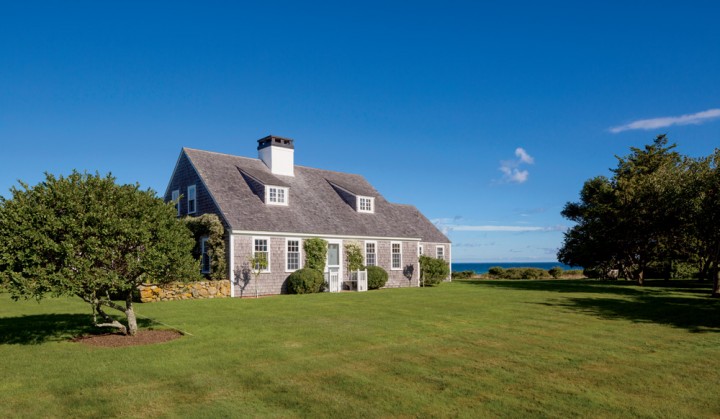 Featuring original 18th-century woodwork and beamed ceilings, Athearn House, in Edgartown, Massachusetts, is one of the few Cape-style homes of its age still remaining on Martha’s Vineyard. Over the years, owners adapted its basic layout, adding dormers and extensions as needed, while retaining the home’s historic footprint and classic style.
