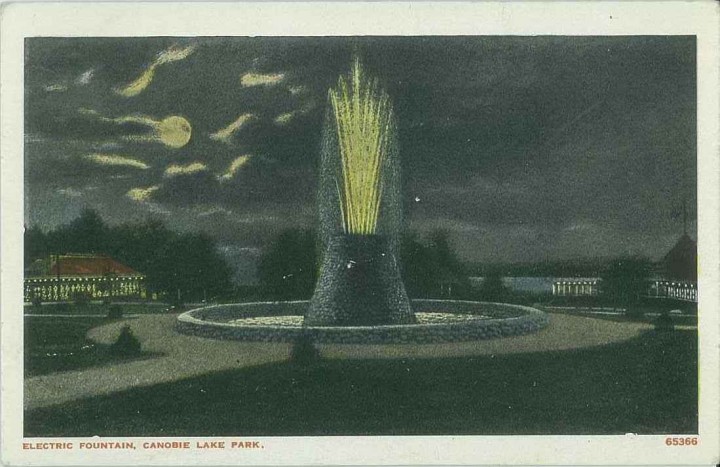 Here's how the electric fountain looked in a vintage postcard. 