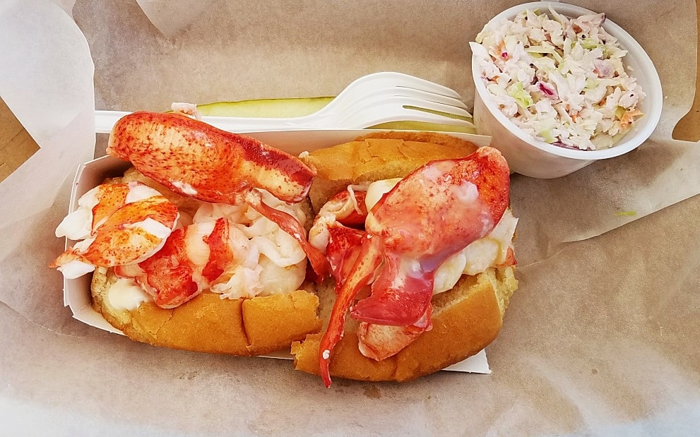 Best-lobster-roll-in-new-england-mcloons