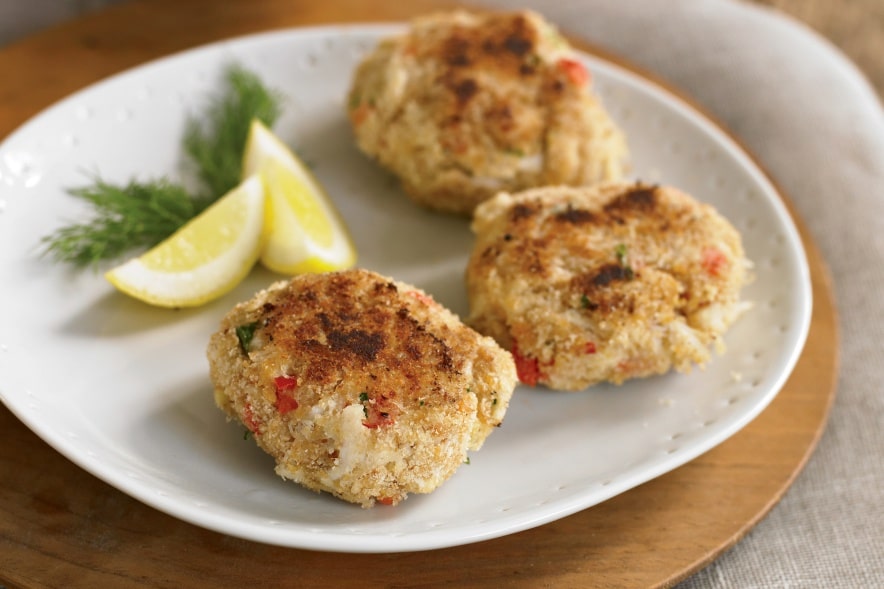 Crispy Crab Cakes with Roasted Red Pepper & Garlic Aioli