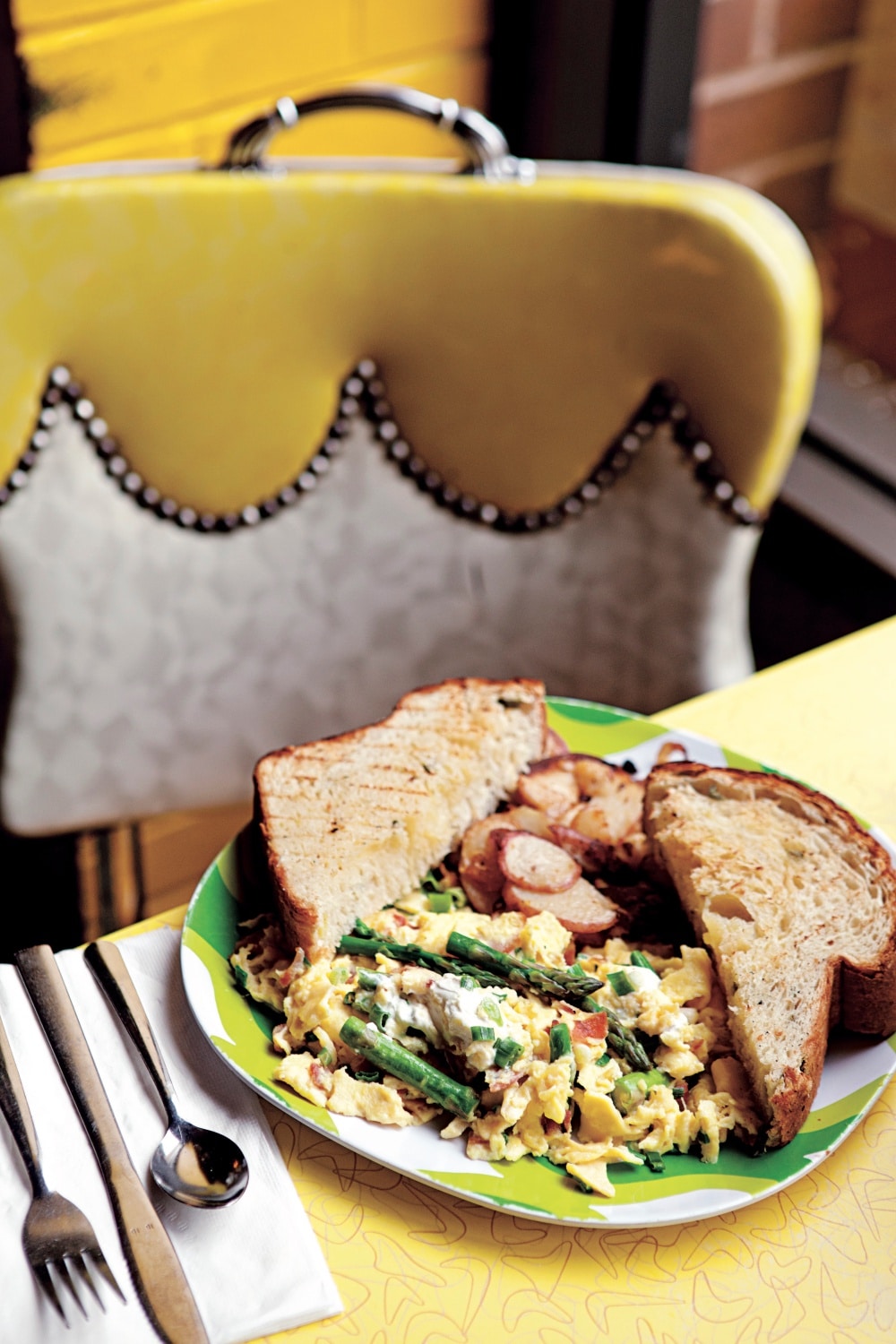 friendly-toast-breakfast-scramble