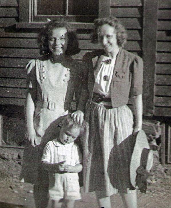 Family Members  in 1940 (user submitted)