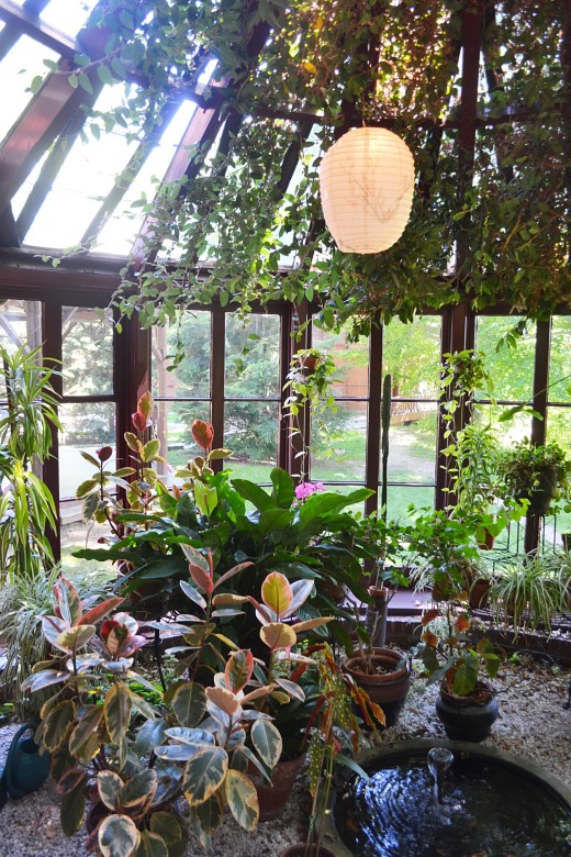 The sunny, plant-filled conservatory where Twain would romp around like an elephant to amuse his daughters. 