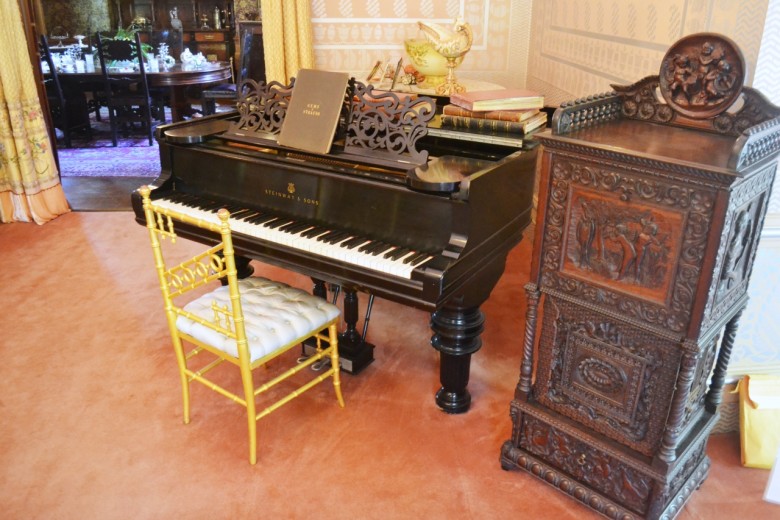 The Steinway piano in the drawing room. This one did not belong to the Clemenses, but stands in for the original they did. 