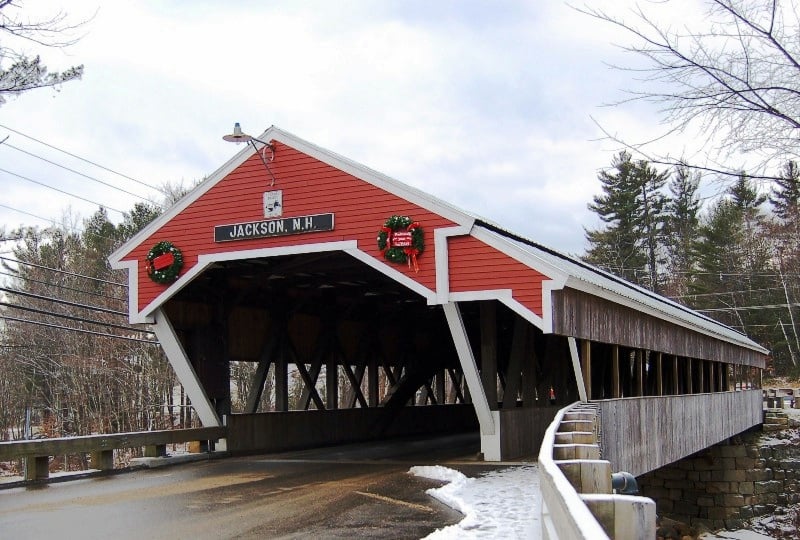 most-romantic-places-in-new-england-covered-bridge