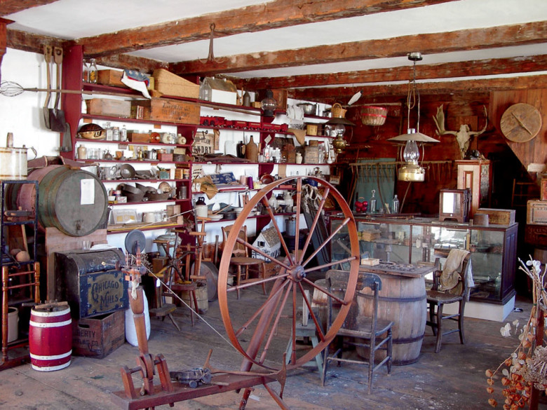 Who wouldn’t want an 18th-century Cooper workshop complete with woodstove to putter around in?