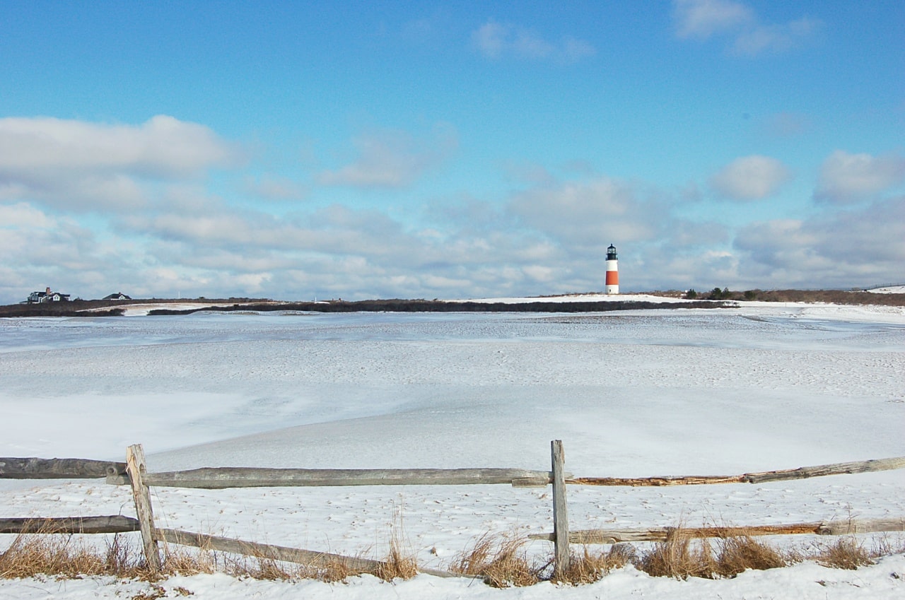 winter-weekend-nantucket-sankaty-lighthouse